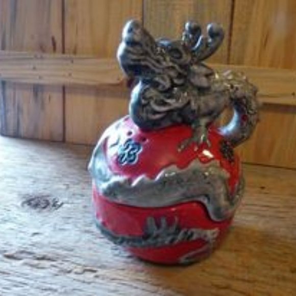 Red Dragon Salt and Pepper - Picture 2 of 5